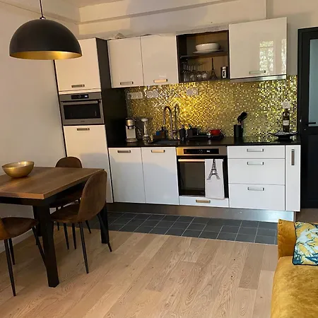 Au 55 Apartment *